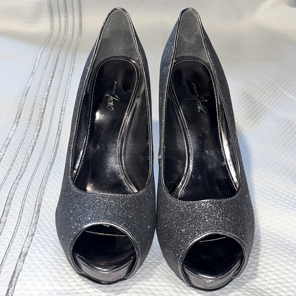 Sexy peep toe stilettos! Glittery and gorgeous! - Picture 5 of 5